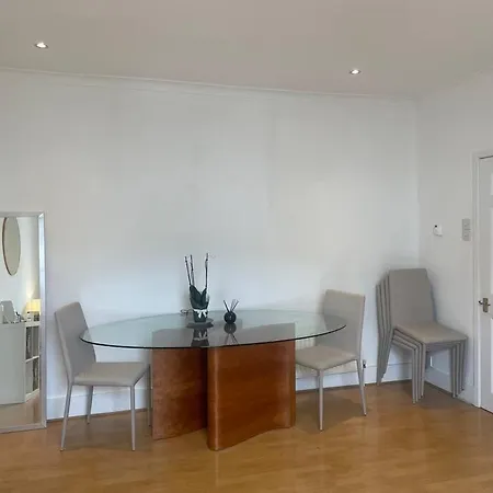 Spacious 1-Bedroom Apartment In Belsize Village London Exterior photo