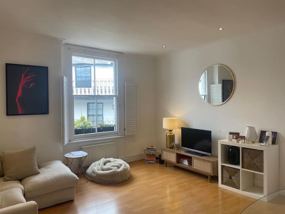 Spacious 1-bedroom In Belsize Village Appartamento *